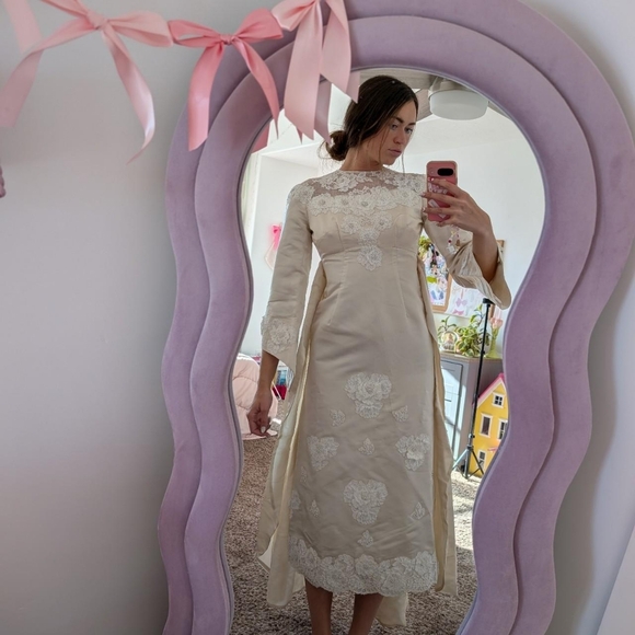 Elegant Cream Wedding Dress with White Lace Accents Size Small